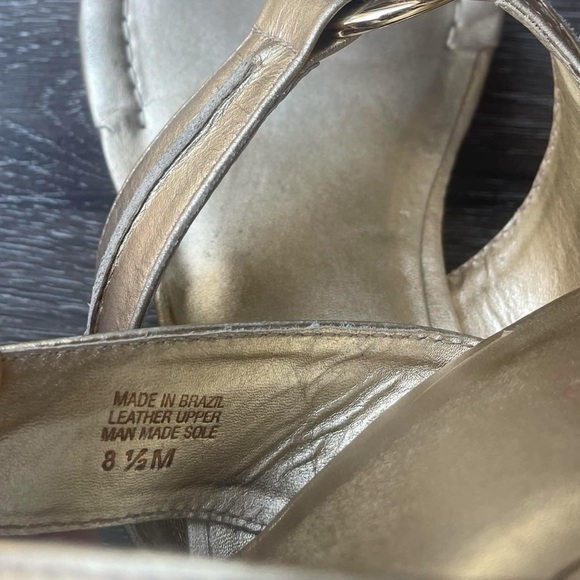 Lilly Pulitzer sandals - Picture 2 of 5